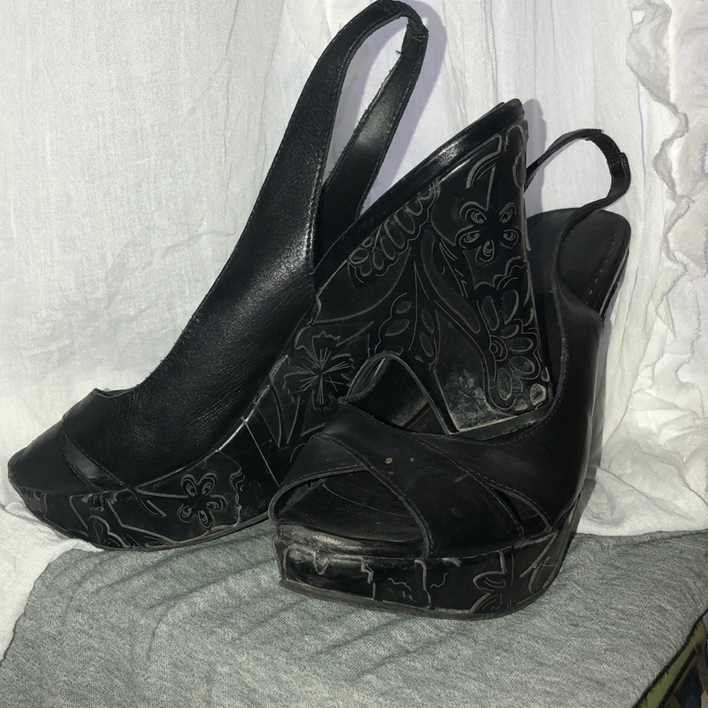 Gianni Bini floral heels